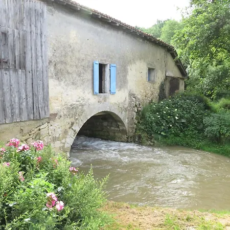 Maison Et Moulin A Eau Entre 2 Rivieres Dans Parc Animalier *