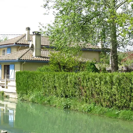 Prázdninový dům Maison Et Moulin A Eau Entre 2 Rivieres Dans Parc Animalier